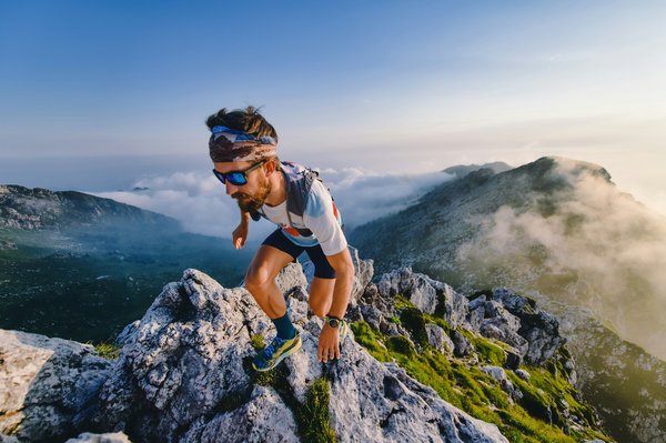 Comment gérer la nutrition et l'hydratation dans un ultra-marathon cycliste ?